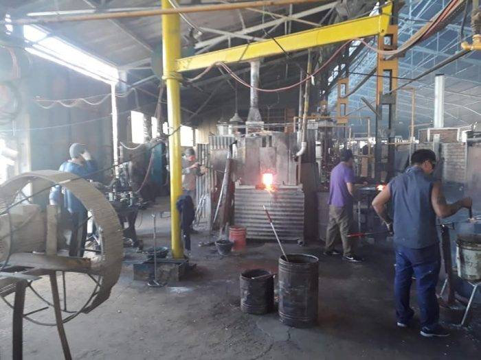 Recorrido por las instalaciones de la Empresa Cristalería Huincul
